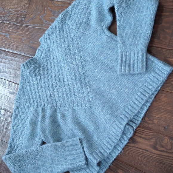 FLAG & ANTHEM I Light Blue Boxy Cropped Knit V- Neck Cardigan Sweater, L - Picture 4 of 12